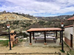 casa rural grande con chimenea Sierra de Gredos